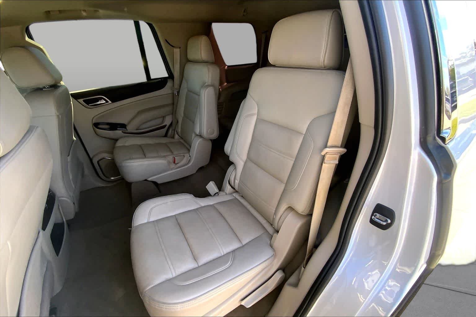 Used 2019 White Frost Tricoat GMC Denali image 21