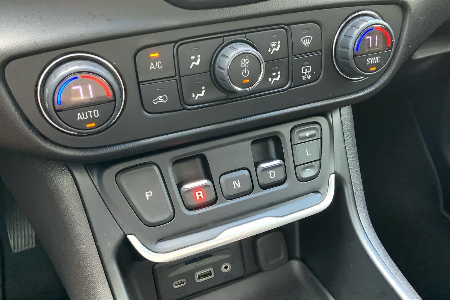 Used 2018 Quicksilver Metallic GMC SLT image 31