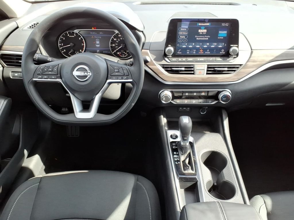 New 2026 Glacier White Nissan SV image 2