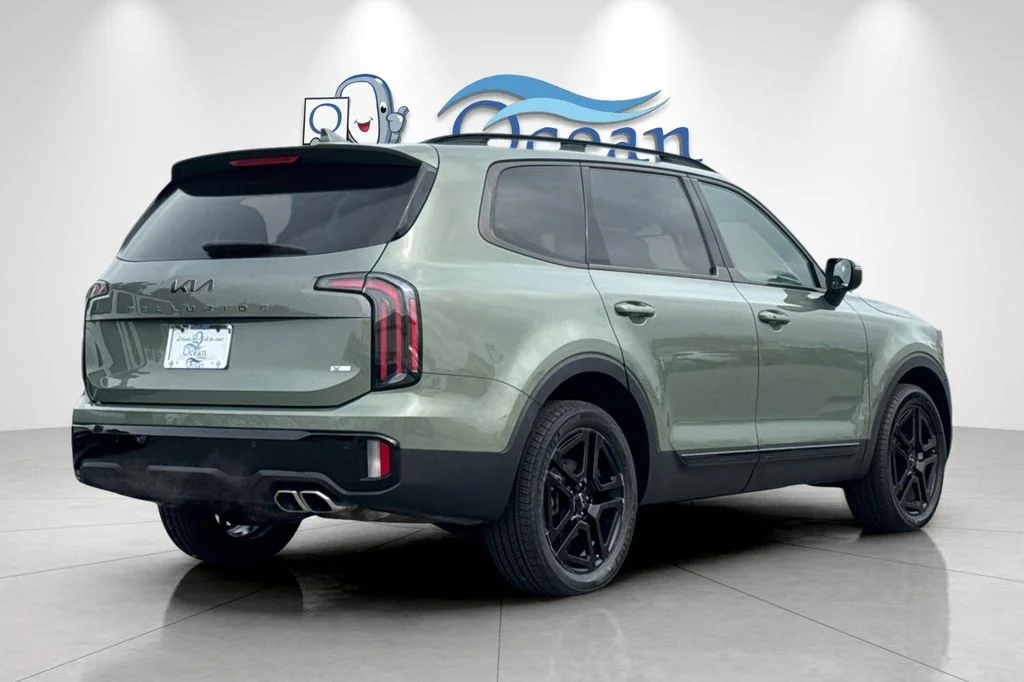 Used 2024 Jungle Green Kia EX X-Line image 4