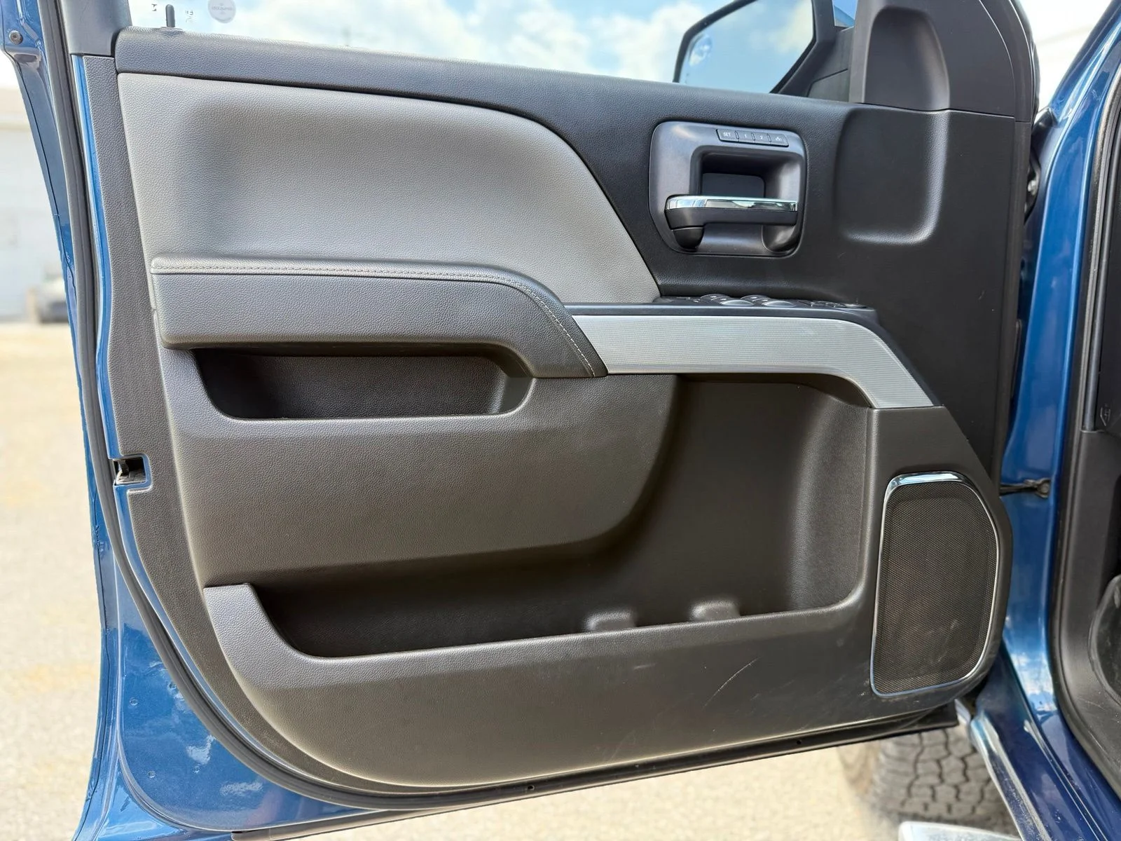 Used 2018 Blue Chevrolet LTZ image 15