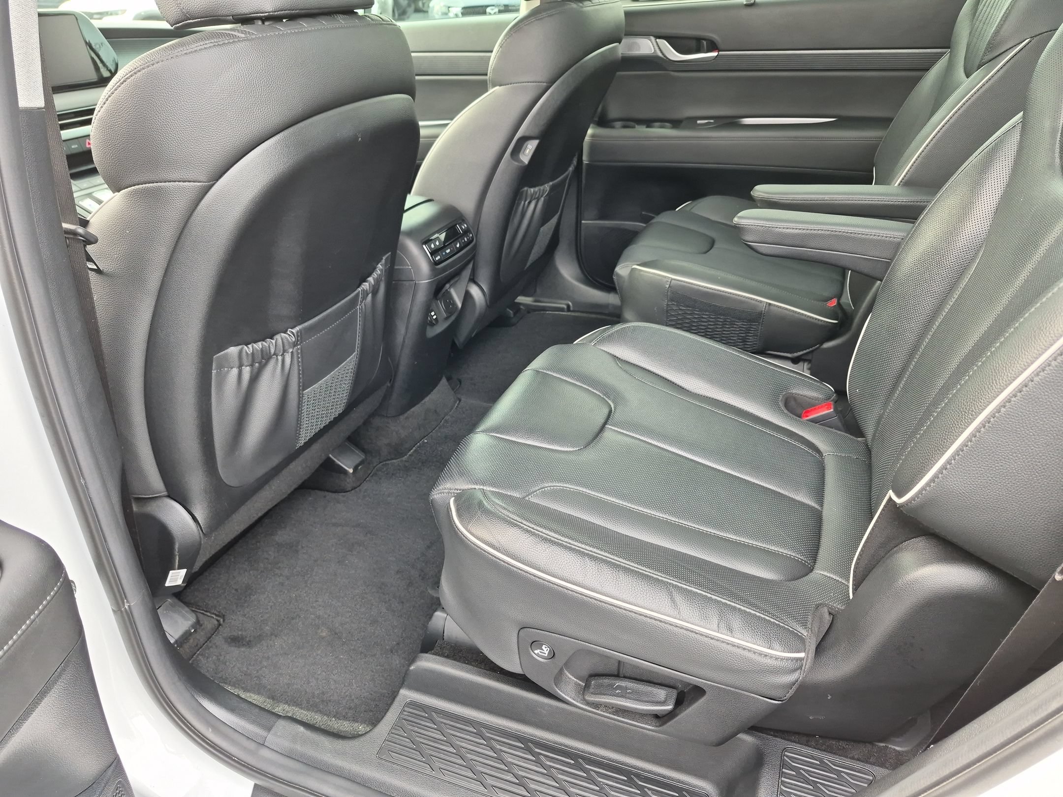 Used 2025 Hyper White Hyundai Limited image 30