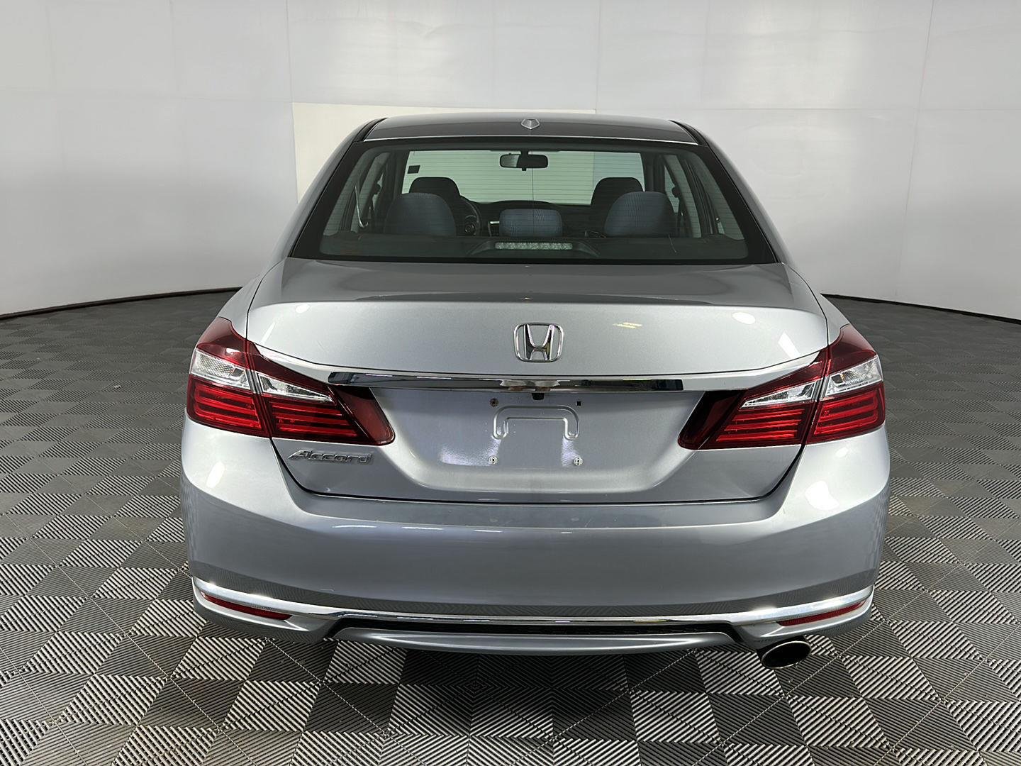Used 2017 Lunar Silver Metallic Honda EX image 22