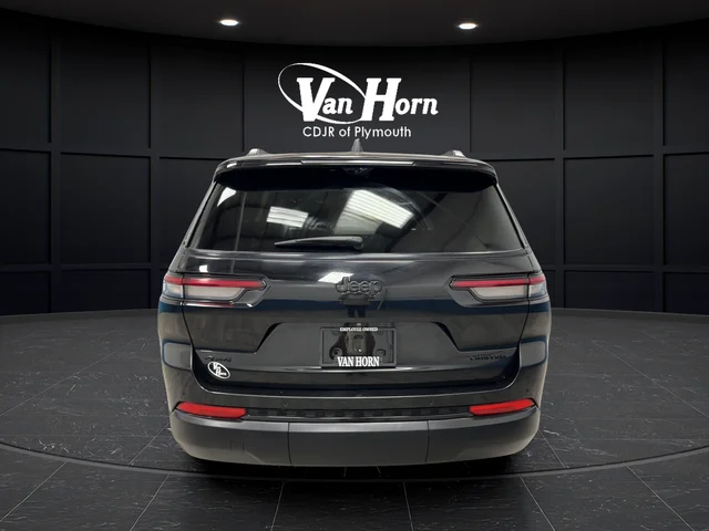 Certified Used 2024 Diamond Black Crystal Pearlcoat Jeep Limited image 6