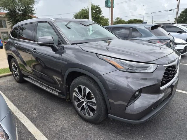 2022 Toyota Highlander Hybrid XLE