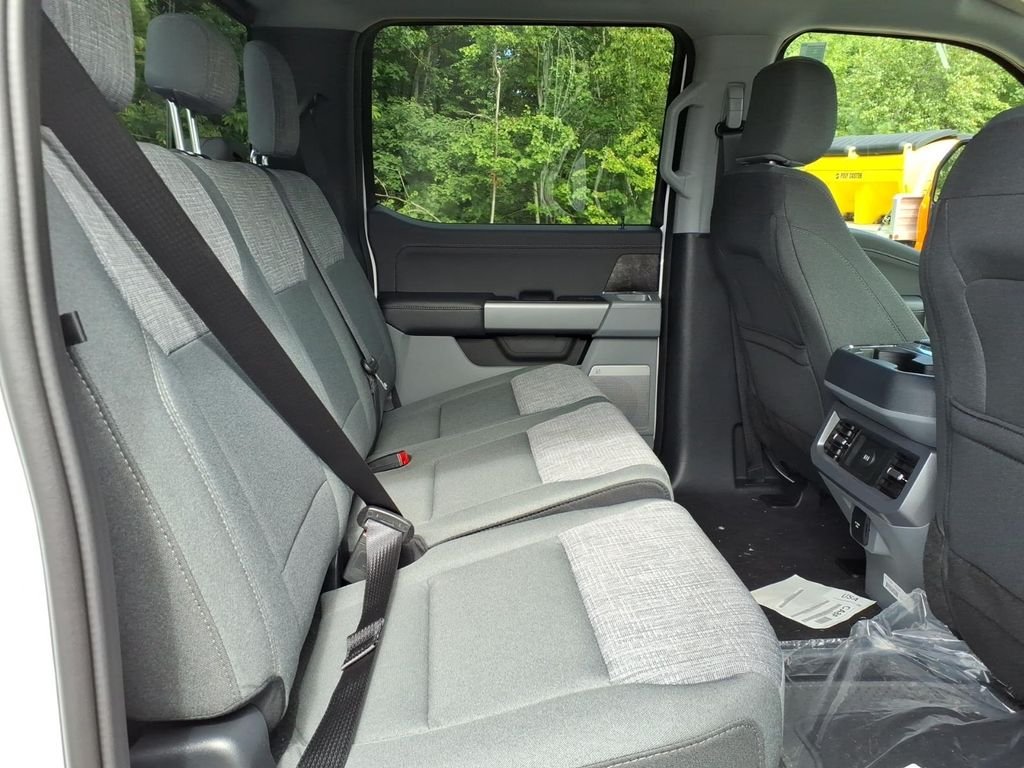 New 2026 Oxford White Ford F-250® XLT image 15
