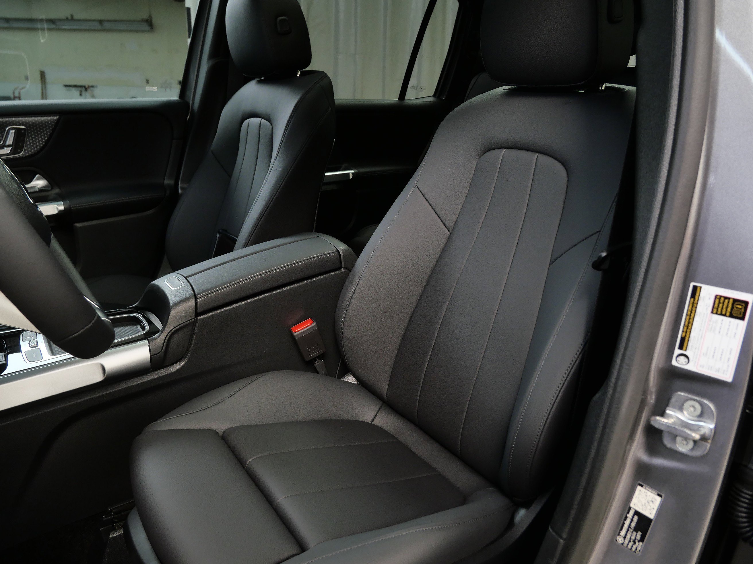 New 2026 Mountain Grey Metallic Mercedes-Benz GLB 250 image 3
