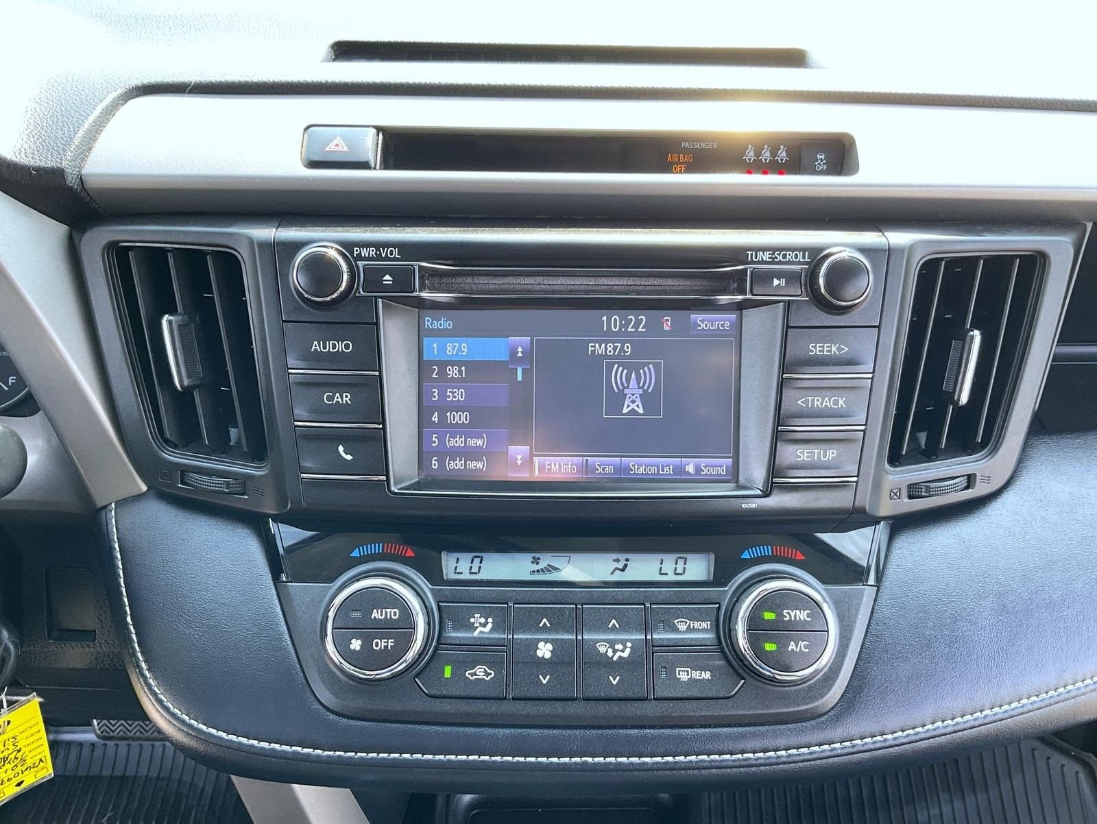 Used 2018 Silver Toyota XLE image 13