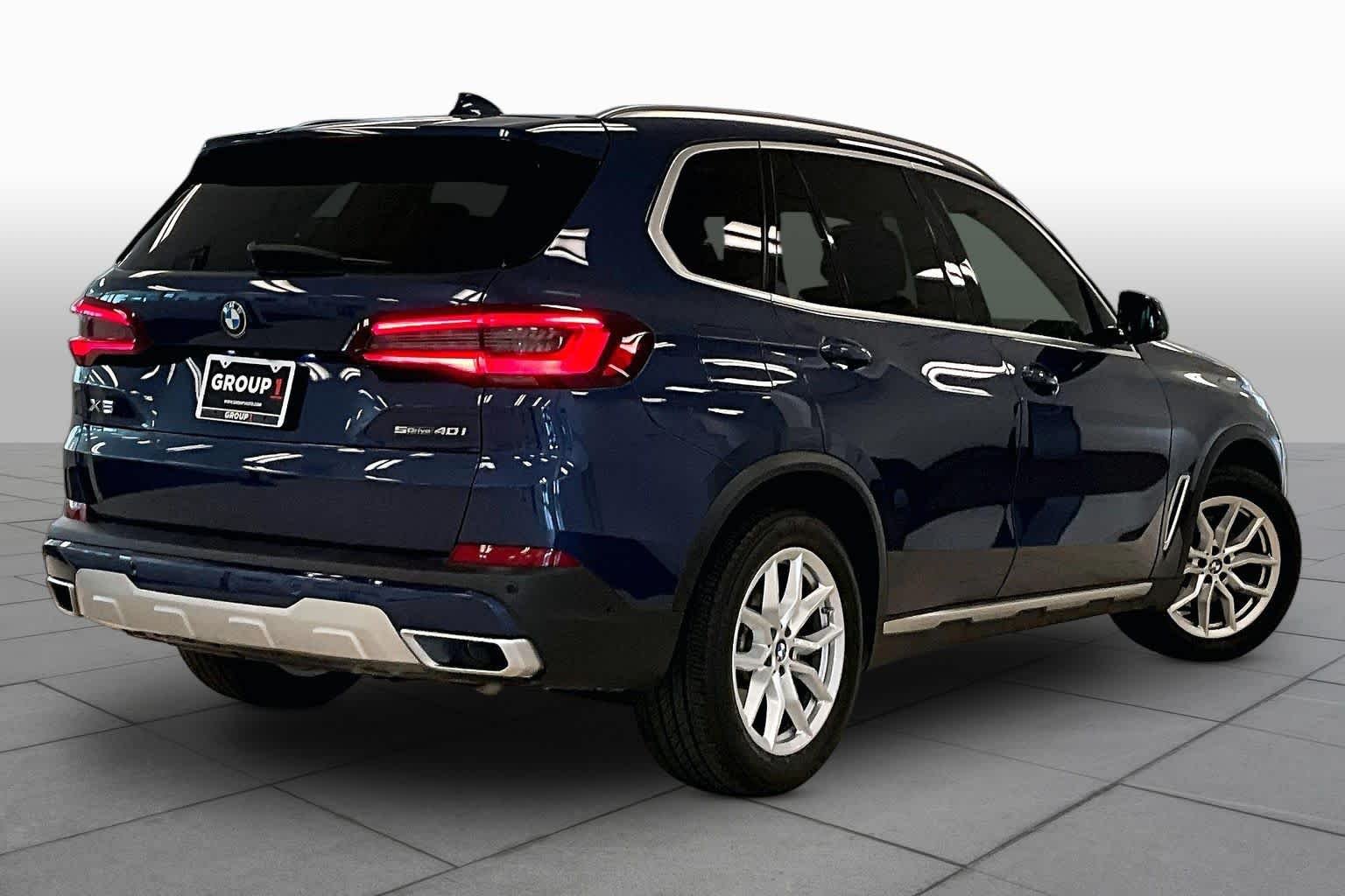 Used 2022 Phytonic Blue Metallic BMW sDrive40i image 12