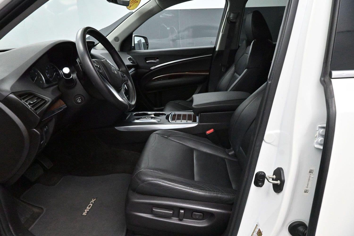 Used 2018 White Diamond Pearl Acura w/Technology Pkg image 16