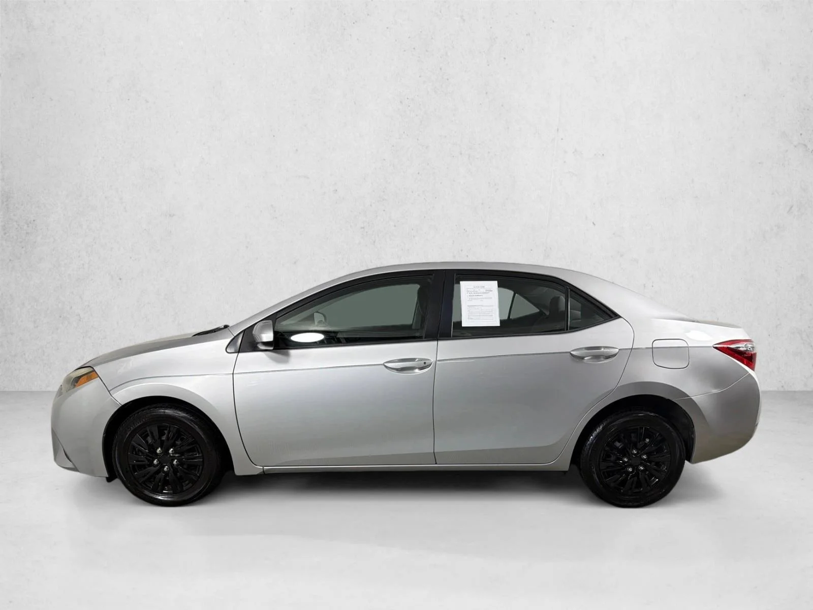 Used 2016 White Toyota L image 6