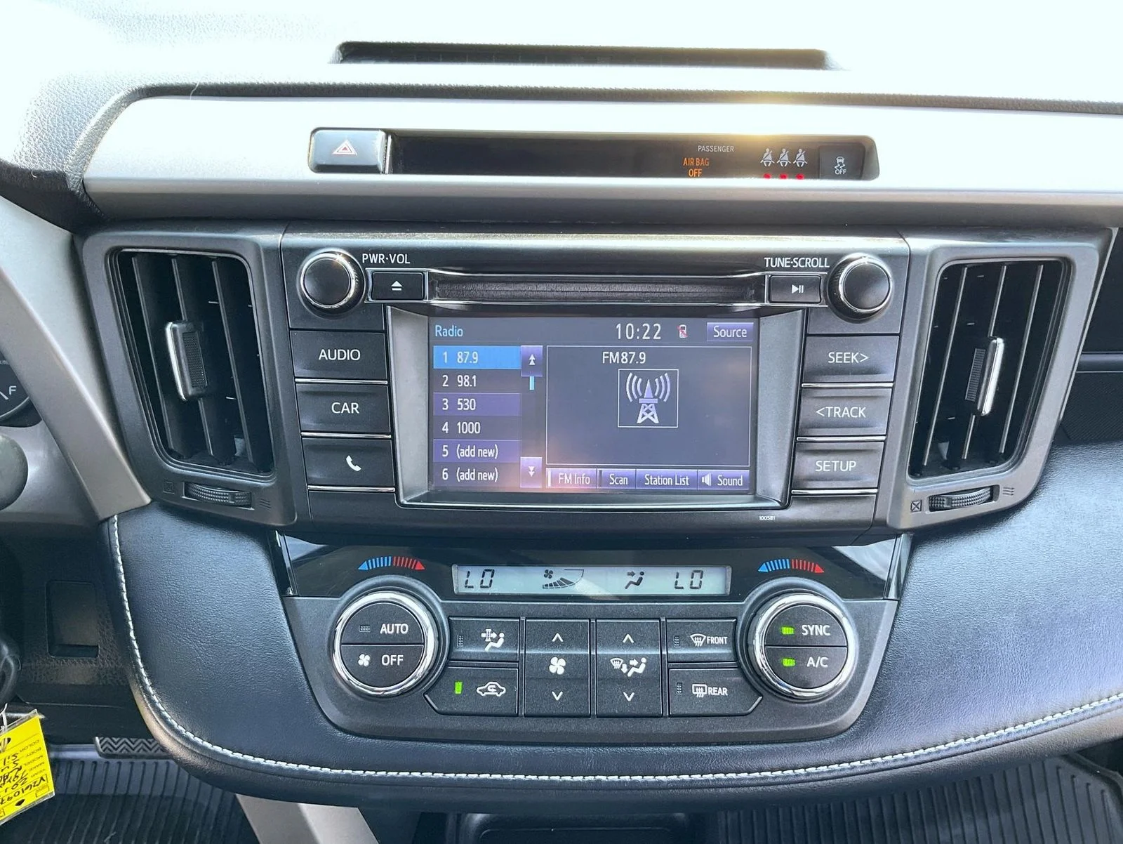Used 2018 Silver Toyota XLE image 13