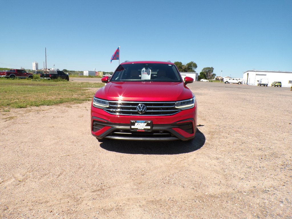 Used 2023 Kings Red Metallic Volkswagen SE image 11