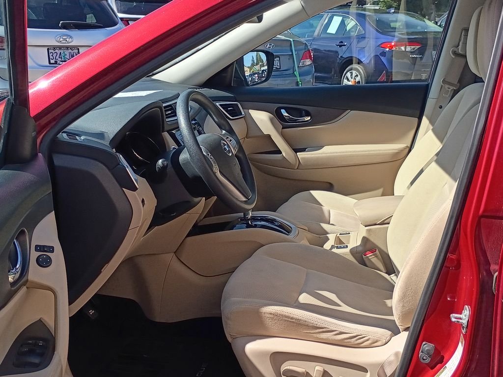 Used 2016 Cayenne Red Nissan SV image 15