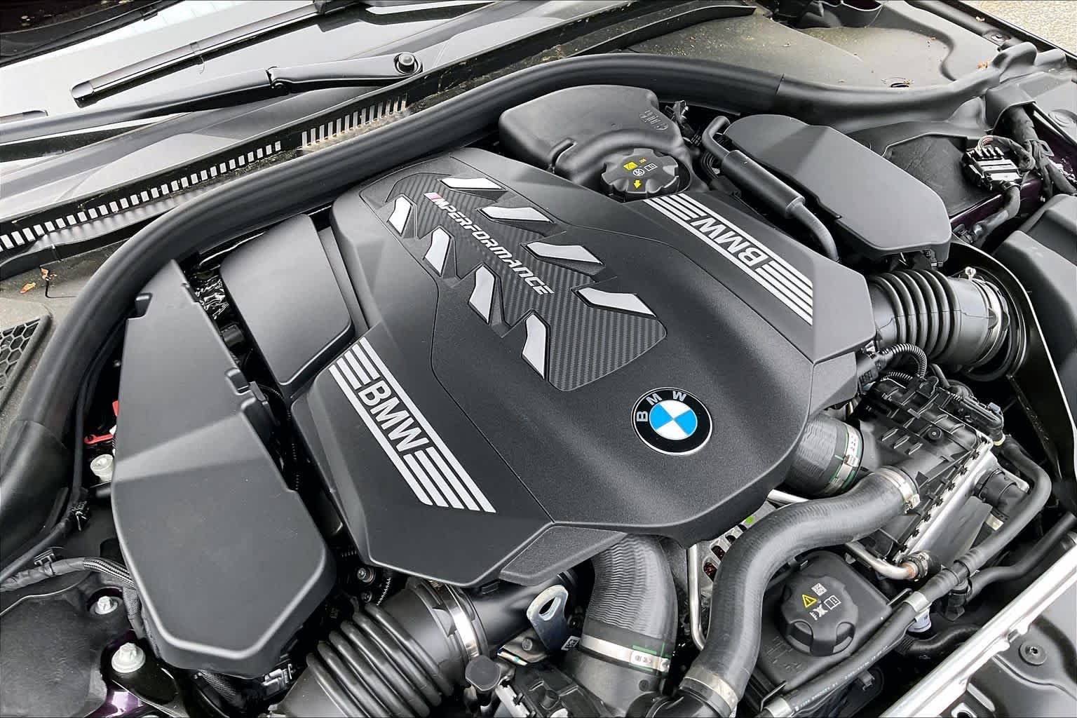New 2026 Daytona Violet Metallic BMW M850i image 17