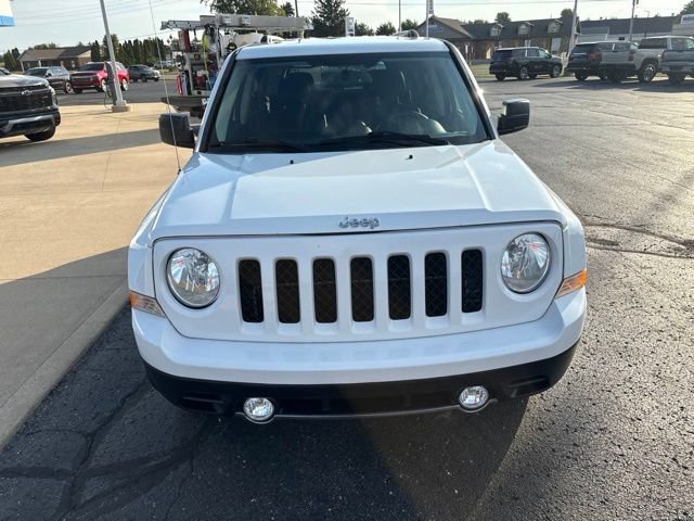 Used 2016 White Jeep Latitude image 11