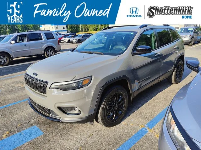 Used 2023 Gray Jeep Altitude image 1