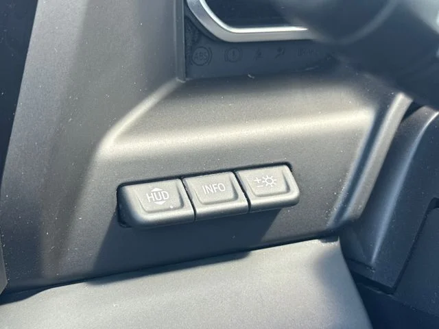 Used 2023  GMC AT4 image 18
