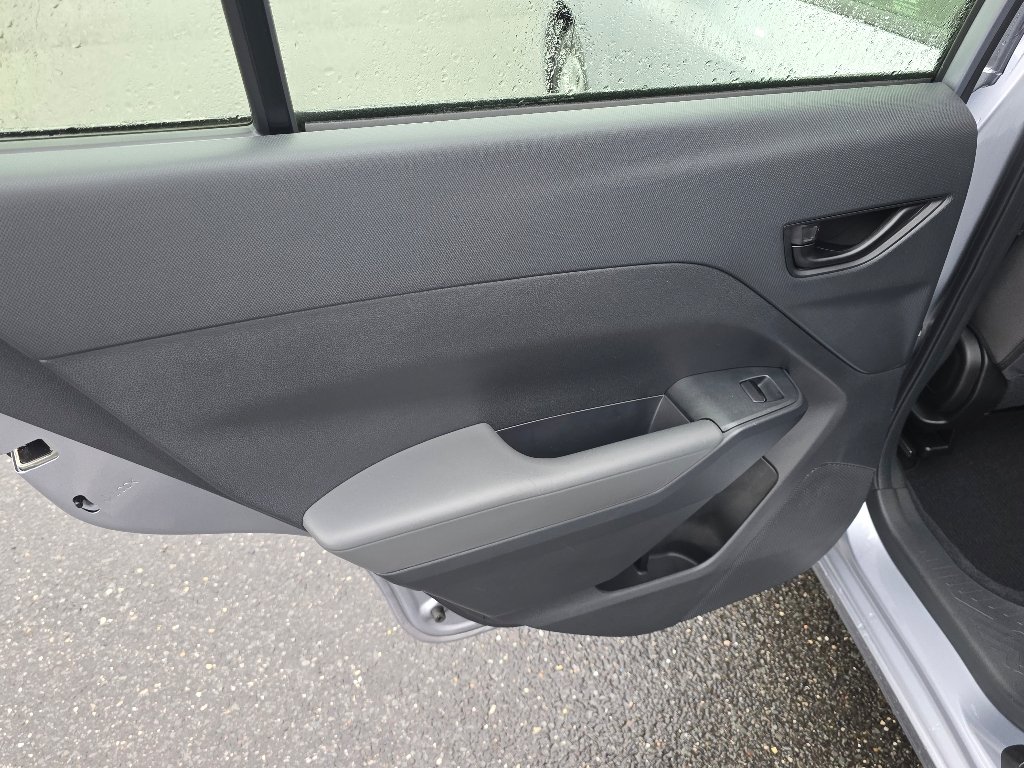 Used 2024 Ice Silver Metallic Subaru  image 30