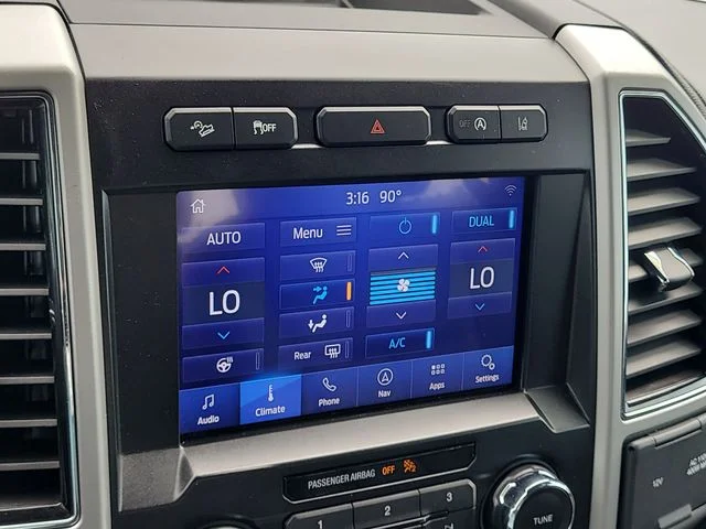 Used 2020 White Ford Lariat image 25