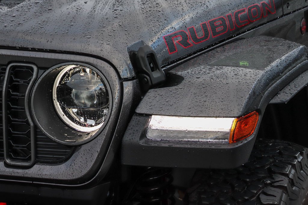 New 2026 Granite Crystal Metallic Clearcoat Jeep Rubicon X image 5