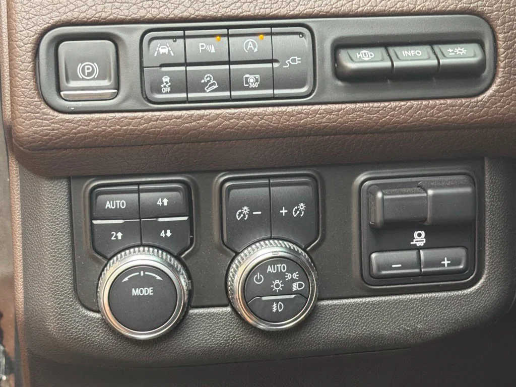 Used 2022 Onyx Black GMC Denali image 26