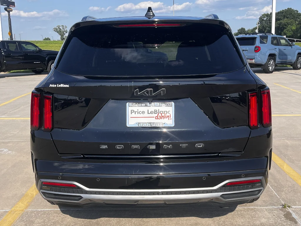 Used 2022 Ebony Black Kia SX Prestige image 4