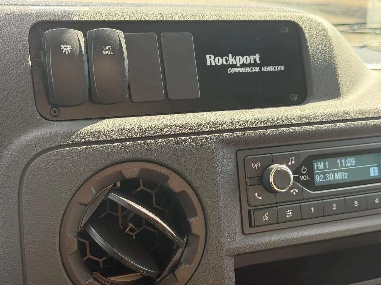 New 2026 Oxford White Ford E-450 DRW image 13