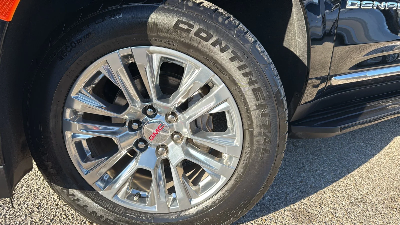 Used 2022 Black GMC Denali image 29