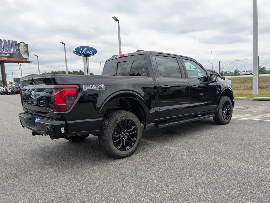 New 2026 Agate Black Metallic Ford XLT image 4