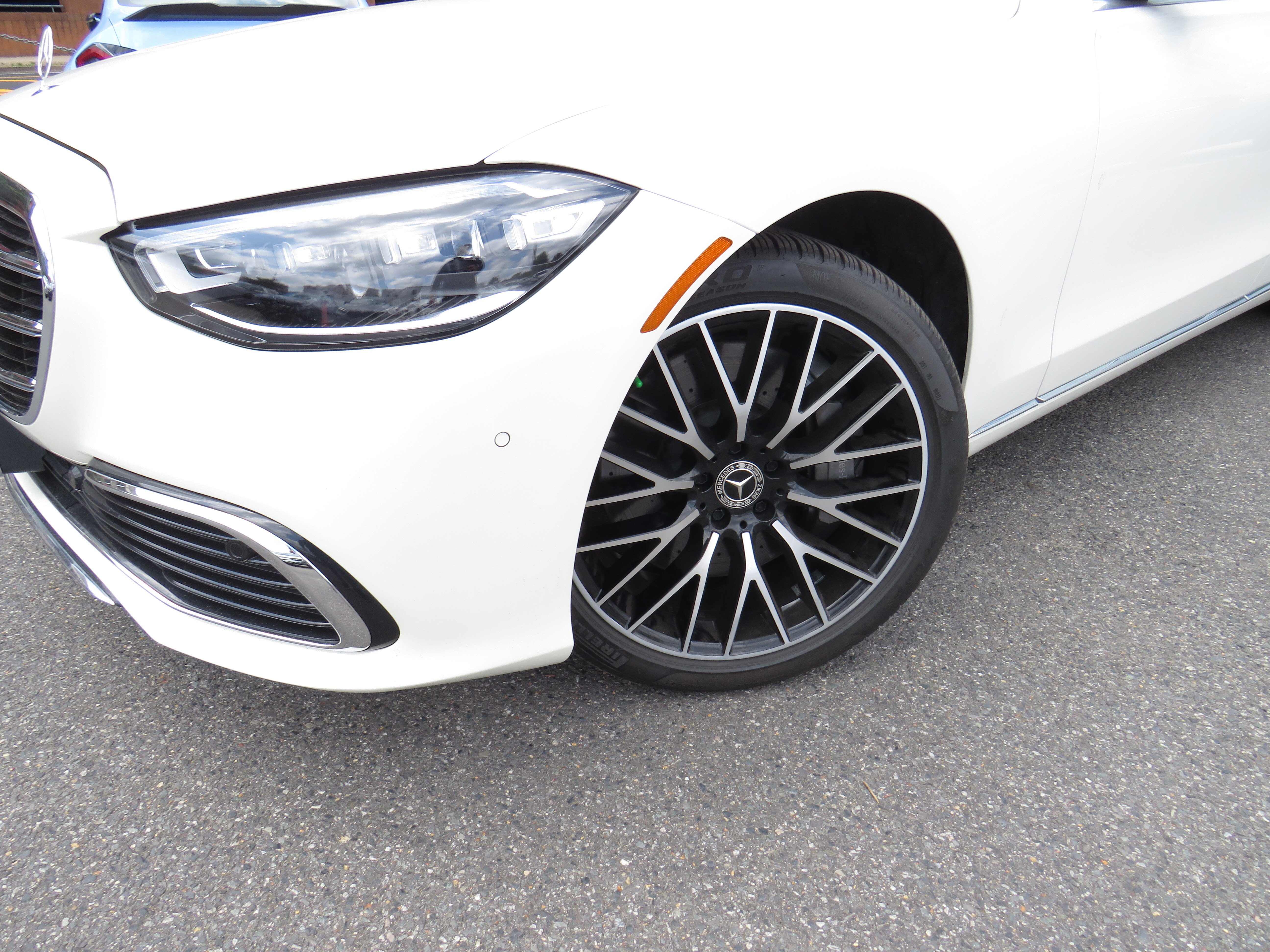 Certified Used 2023 MANUFAKTUR Diamond White Metallic Mercedes-Benz S 500 4MATIC® image 25