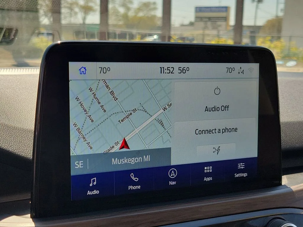 Used 2020  Ford Titanium Hybrid image 28