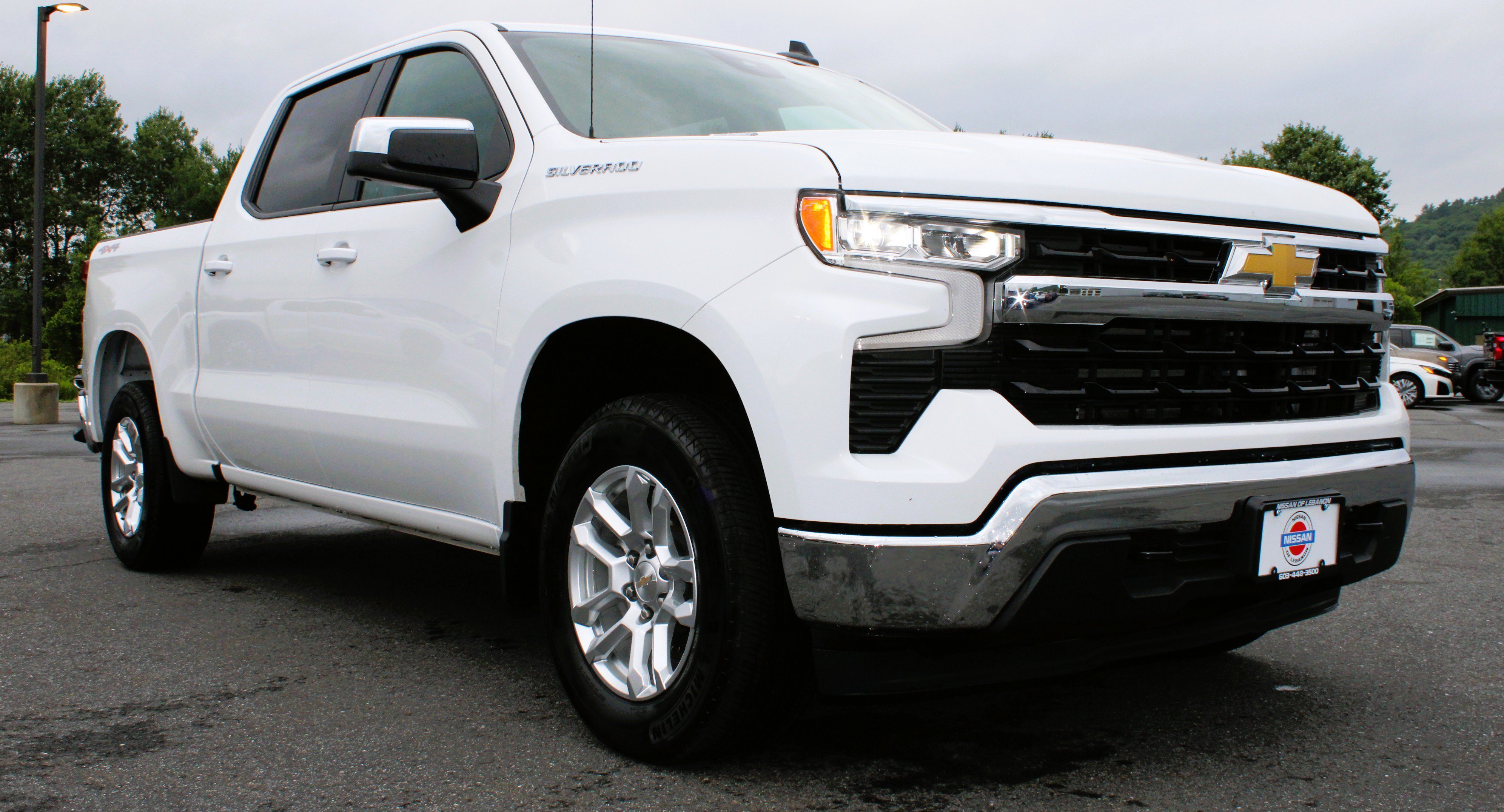 Used 2025 Summit White Chevrolet LT image 4