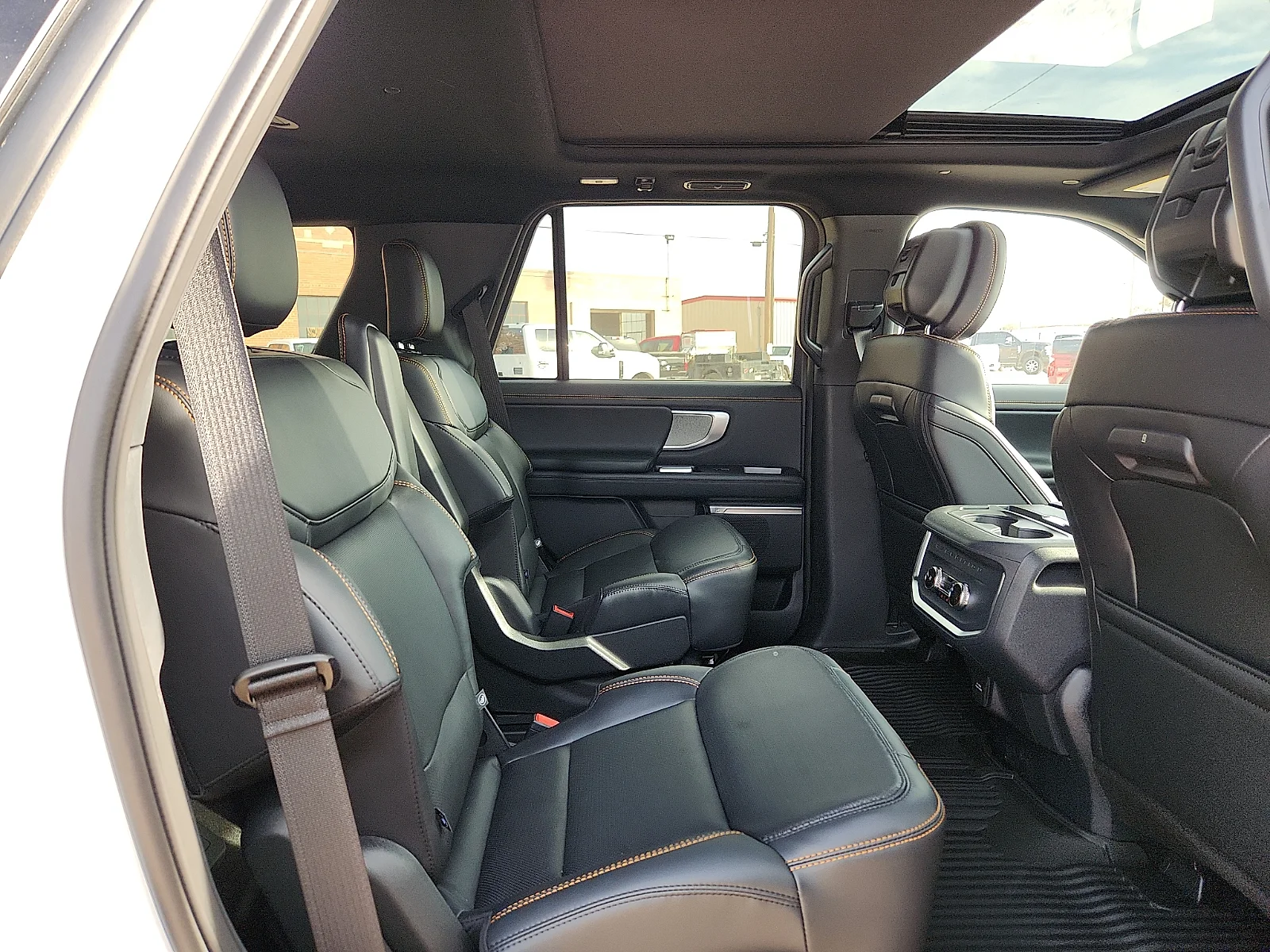 New 2027 Star White Metallic Tri-Coat Ford Tremor image 18