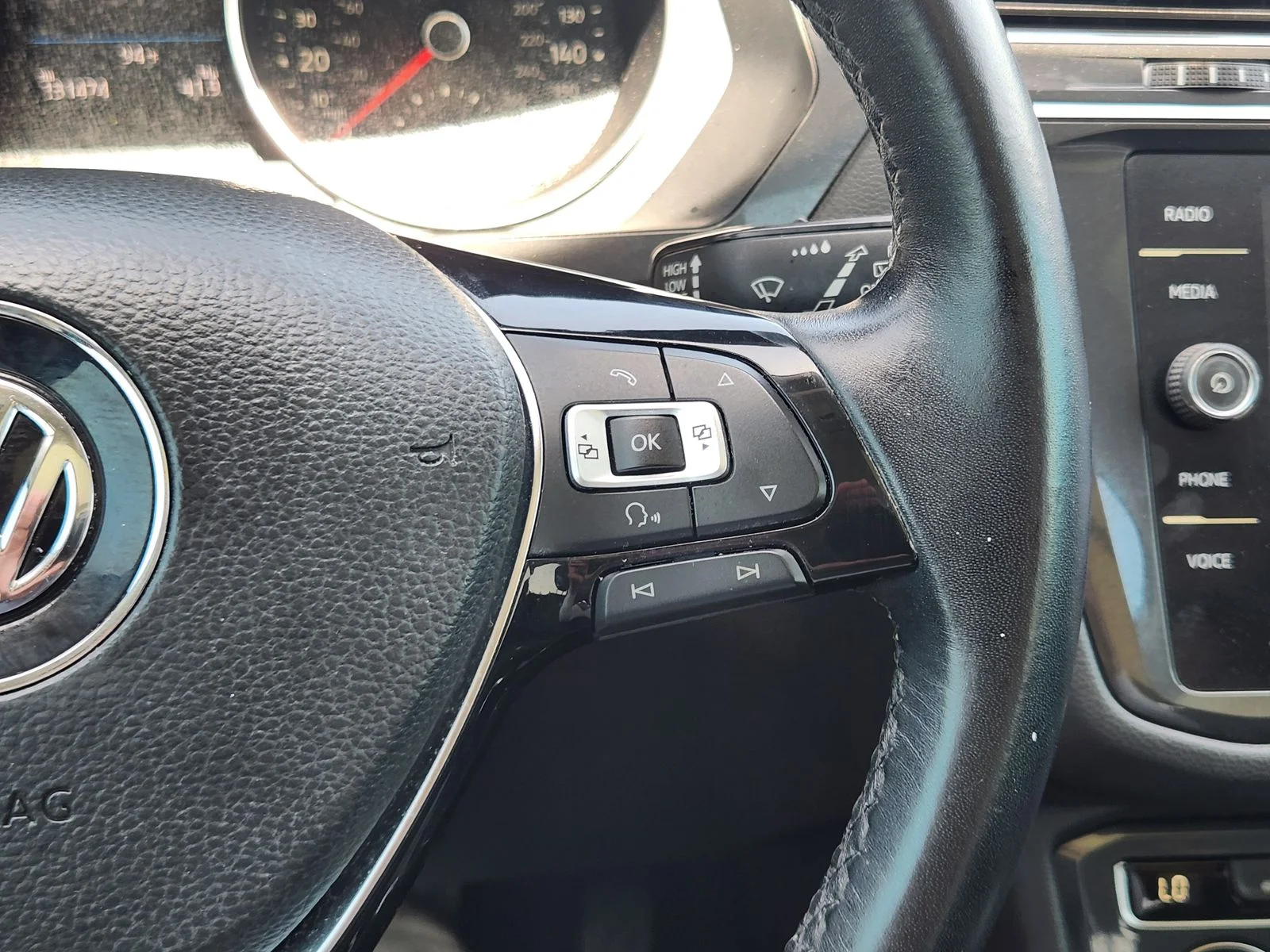 Used 2018 Green Volkswagen 2.0T SE image 29