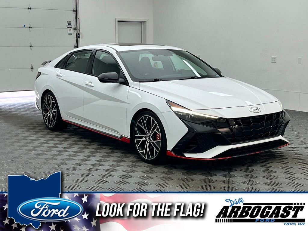 Used 2022 White Hyundai Base image 1