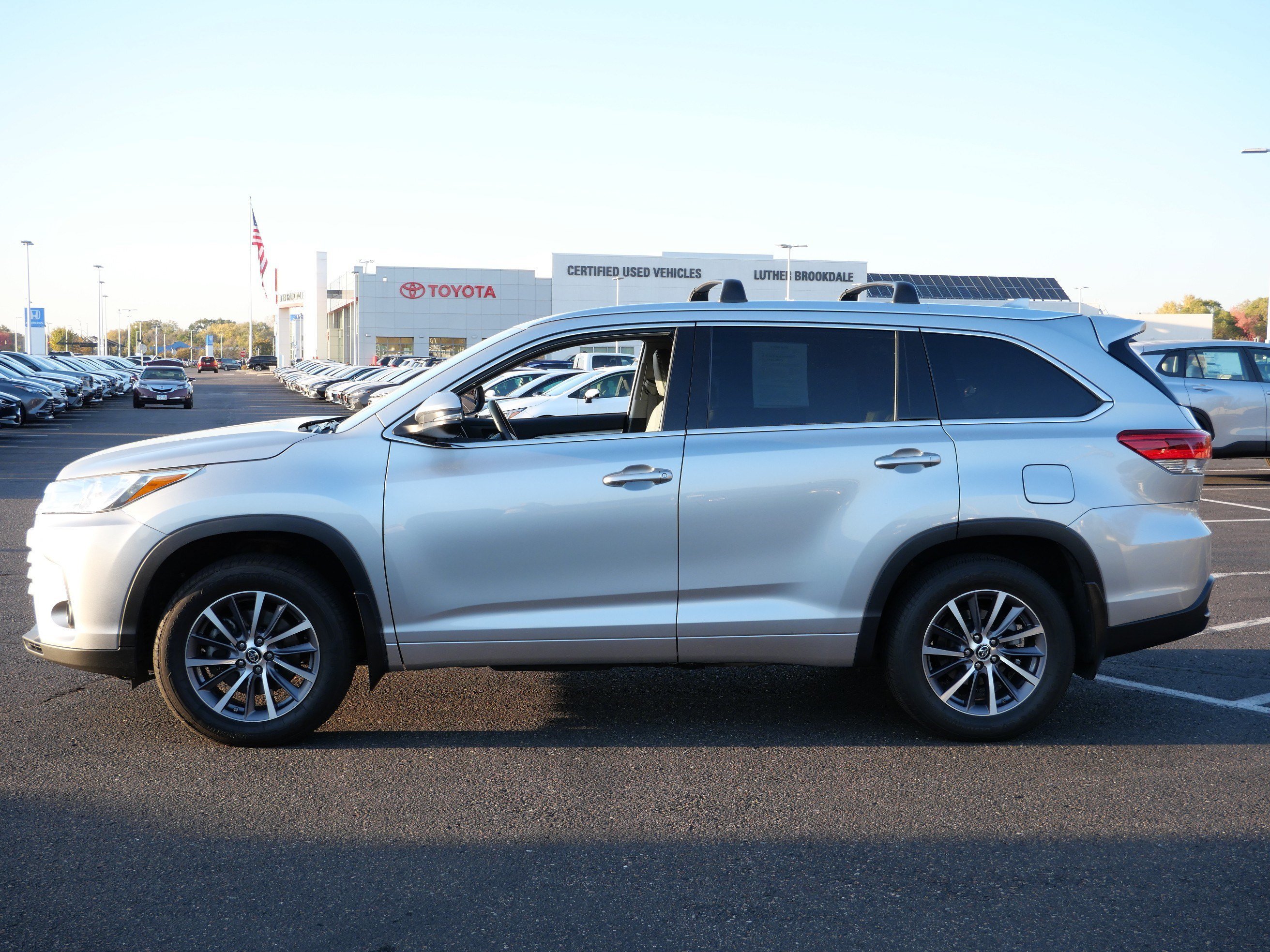 Certified Used 2018 CELESTIAL SILVER METALLIC Toyota XLE image 3