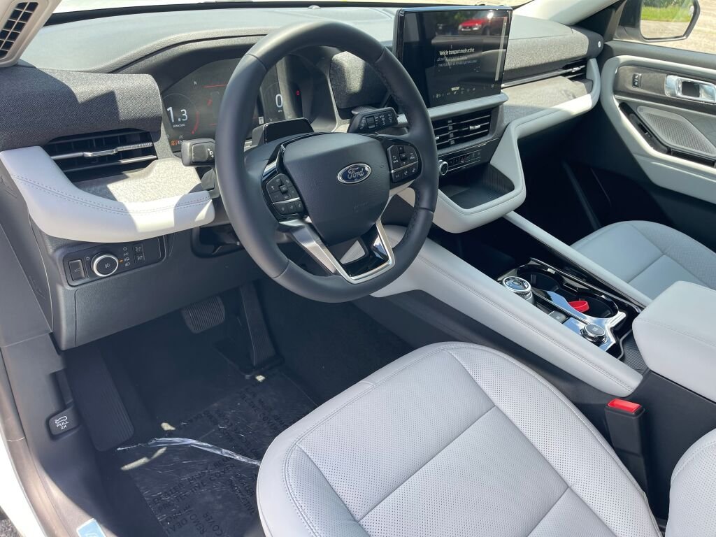New 2026 Space White Metallic Ford Platinum image 6