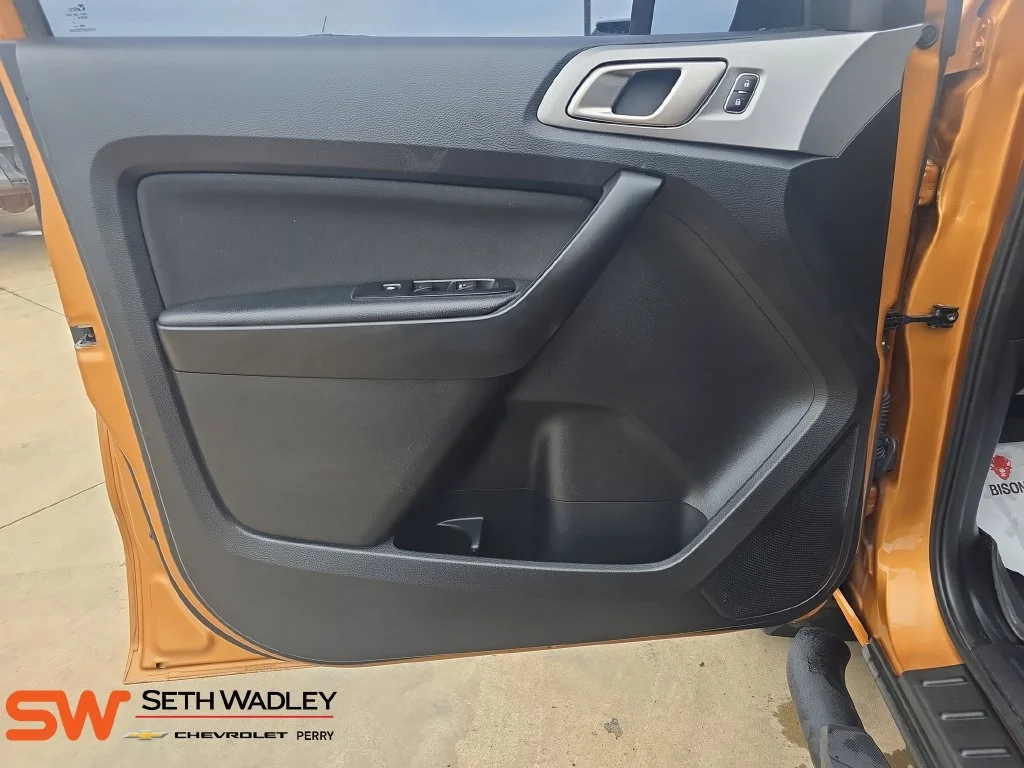 Used 2019 Orange Ford XLT image 26