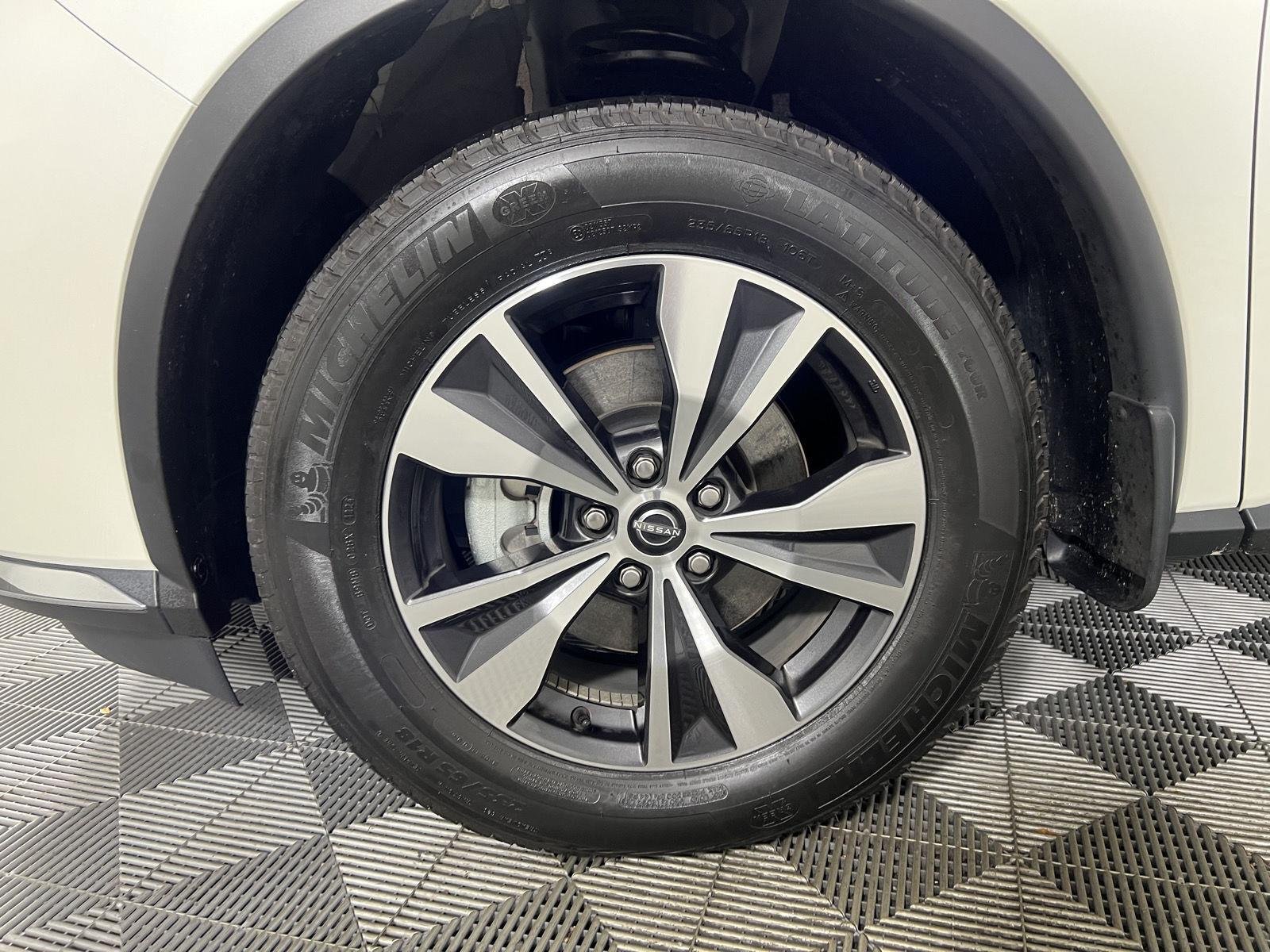 Used 2024 Pearl White Tricoat Nissan SV image 5