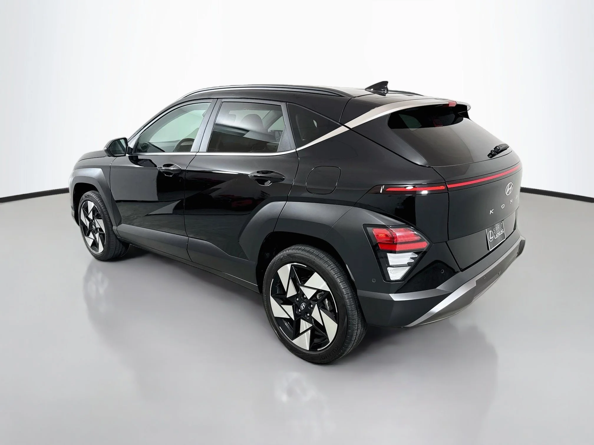 Used 2024 Abyss Black Pearl Hyundai Limited image 5