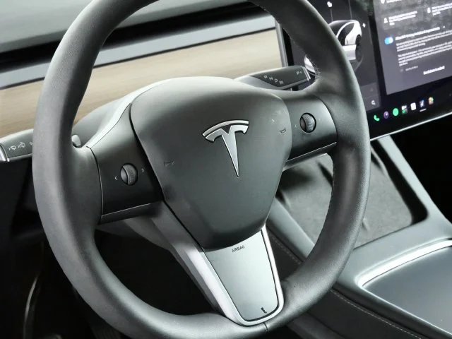 Used 2023  Tesla Long Range image 18