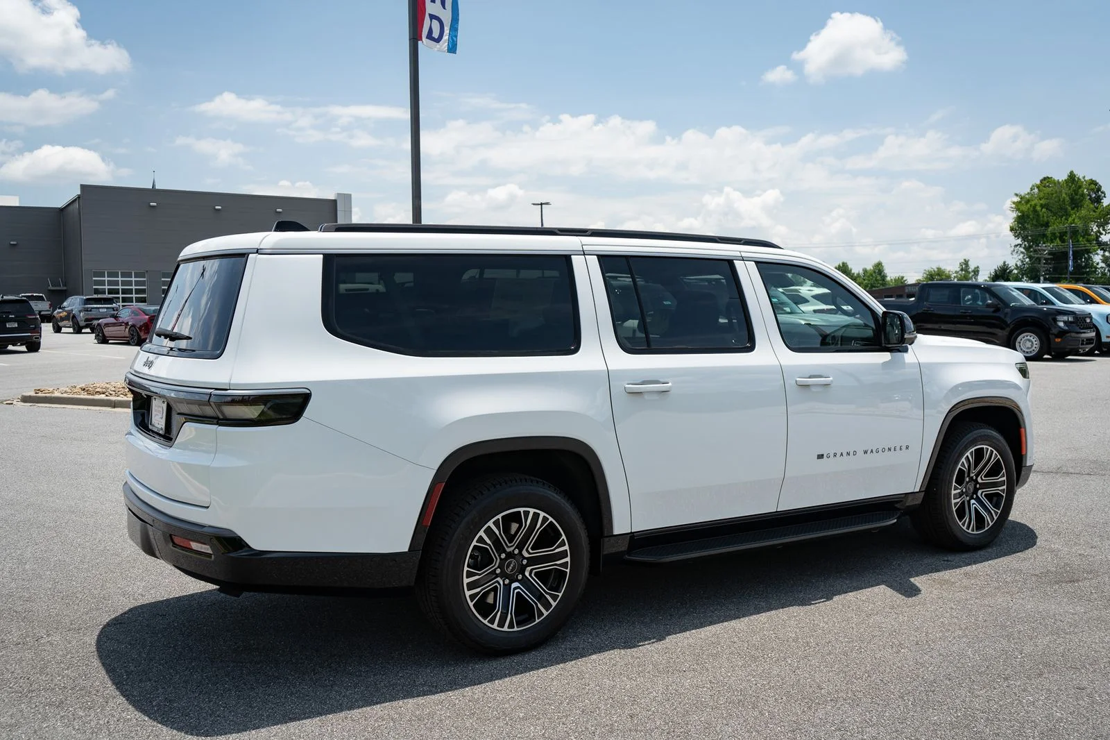 New 2026 Bright White Clear-Coat Exterior Paint Jeep  image 10