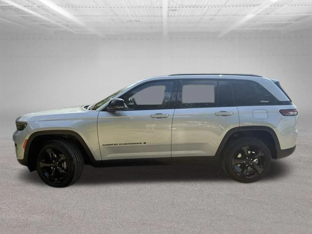 2025 Jeep Grand Cherokee Altitude - Photo 9