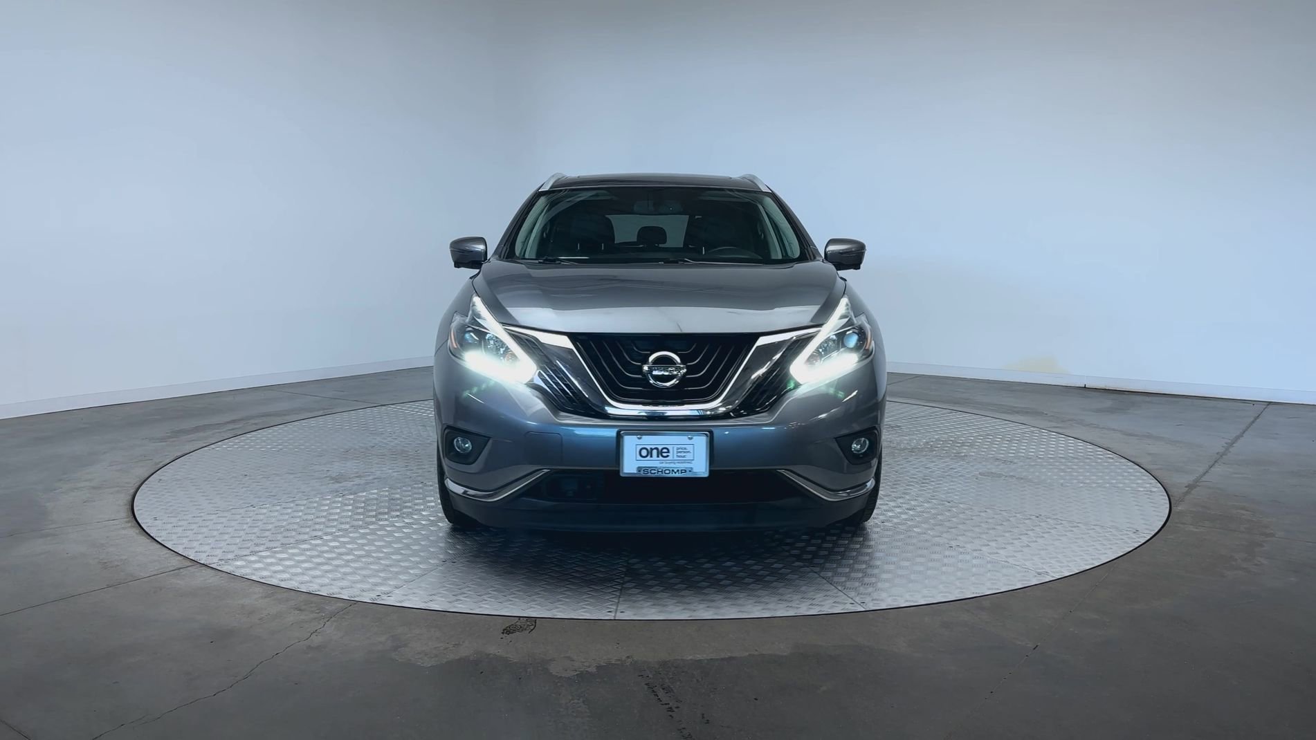 Used 2018 Gun Metallic Nissan SL image 3