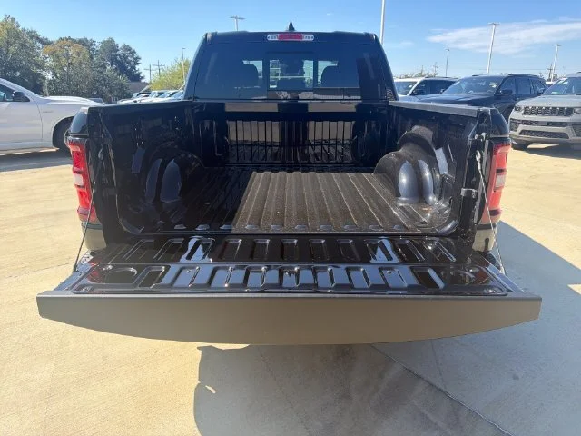 New 2027 Diamond Black Crystal Pearl-Coat Exterior Paint RAM Big Horn/Lone Star image 11