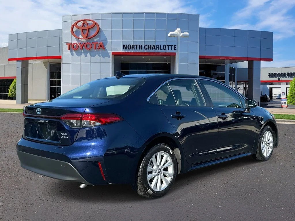 Certified Used 2025  Toyota XLE image 8