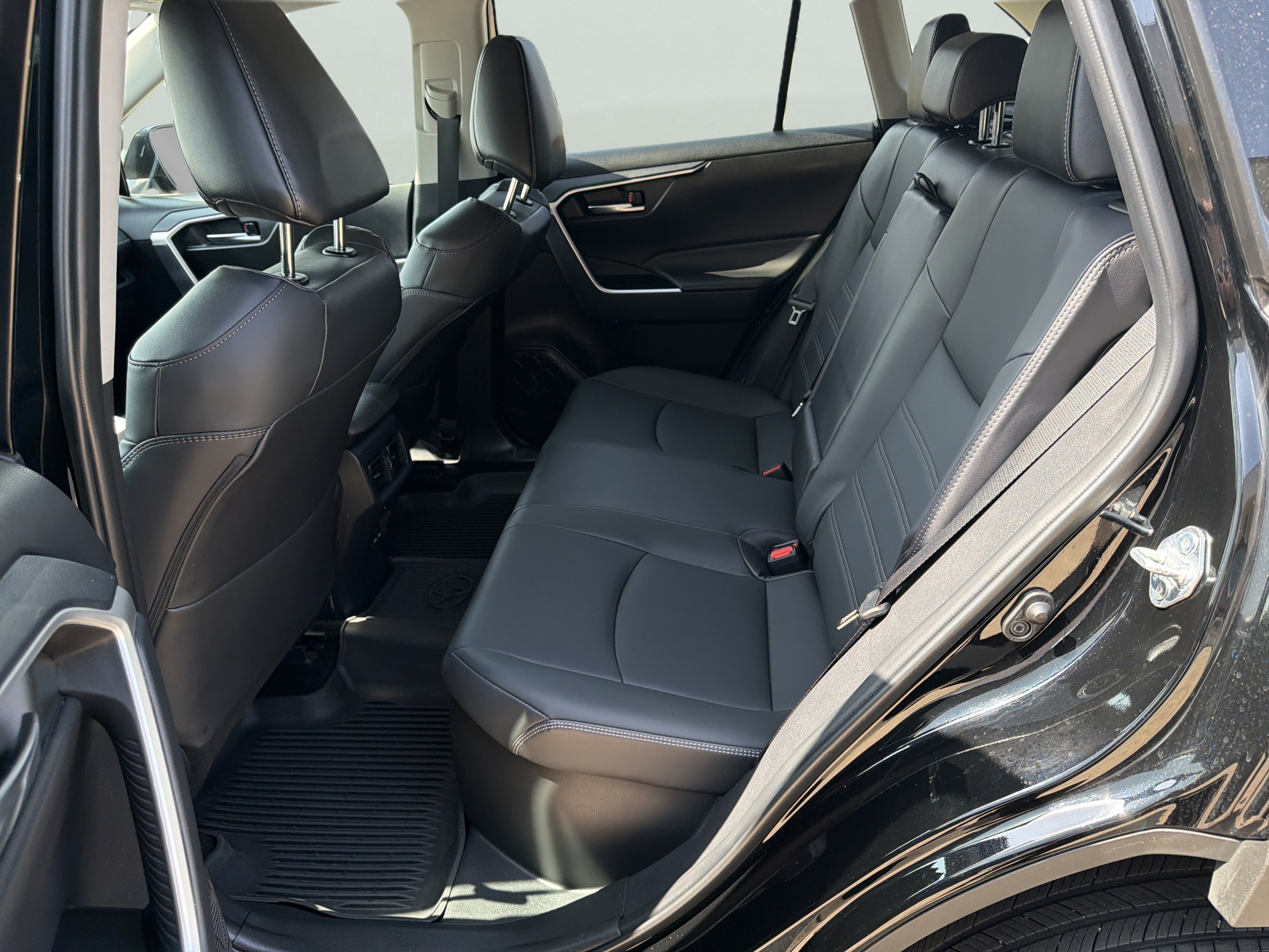 Certified Used 2025 Black Toyota Hybrid XLE Premium image 15