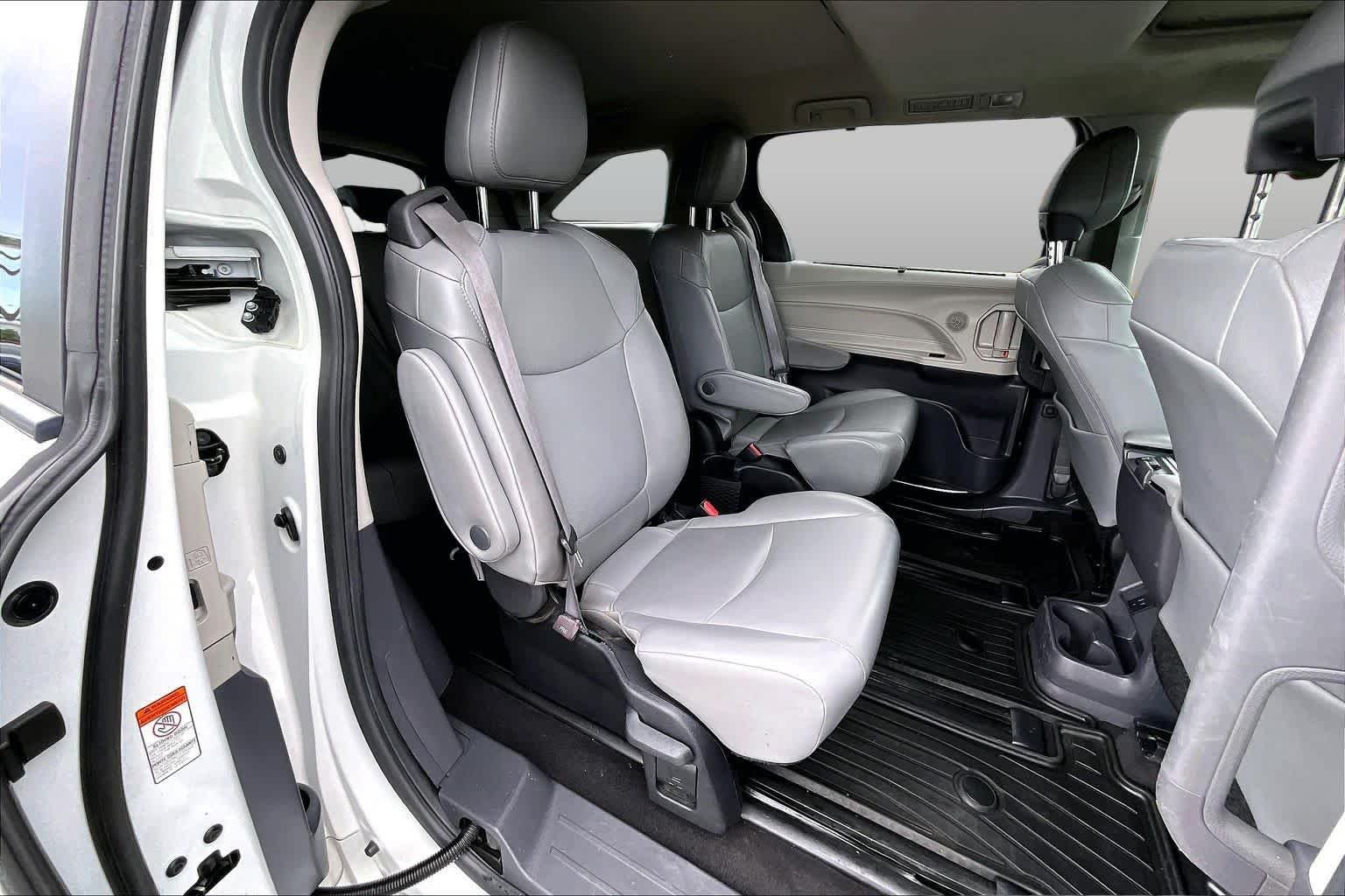 Used 2022 Wind Chill Pearl Toyota XLE image 19