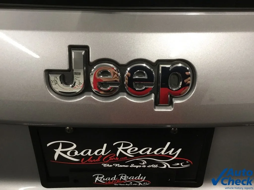 Used 2016 Silver Jeep Limited image 14